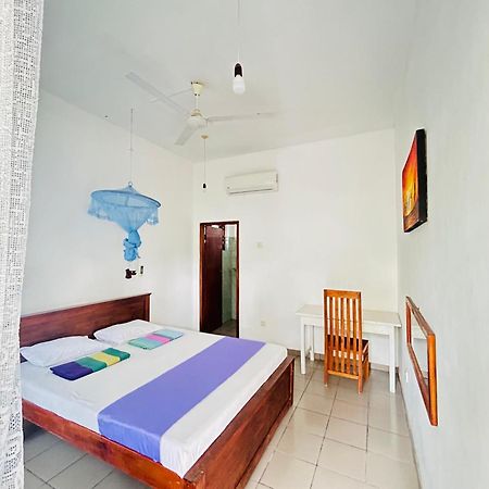White House & Sea Food Restaurant Hostel Hikkaduwa Exterior foto