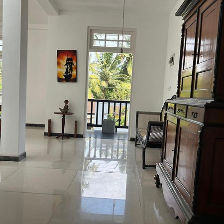 White House & Sea Food Restaurant Hostel Hikkaduwa Exterior foto