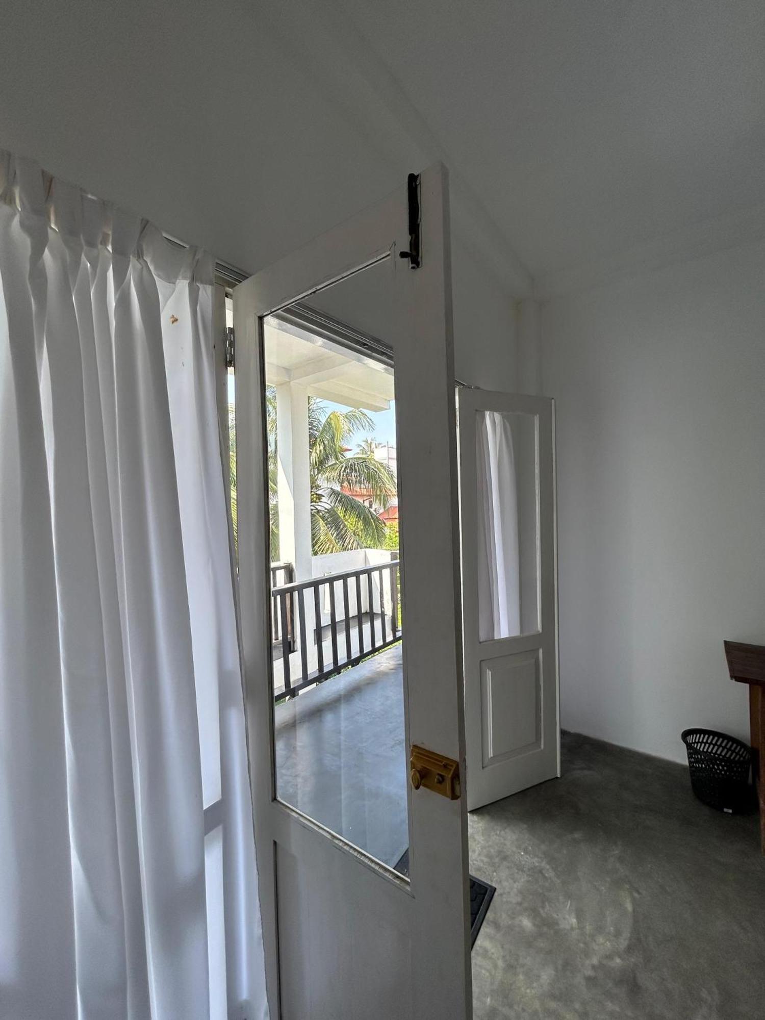 White House & Sea Food Restaurant Hostel Hikkaduwa Exterior foto