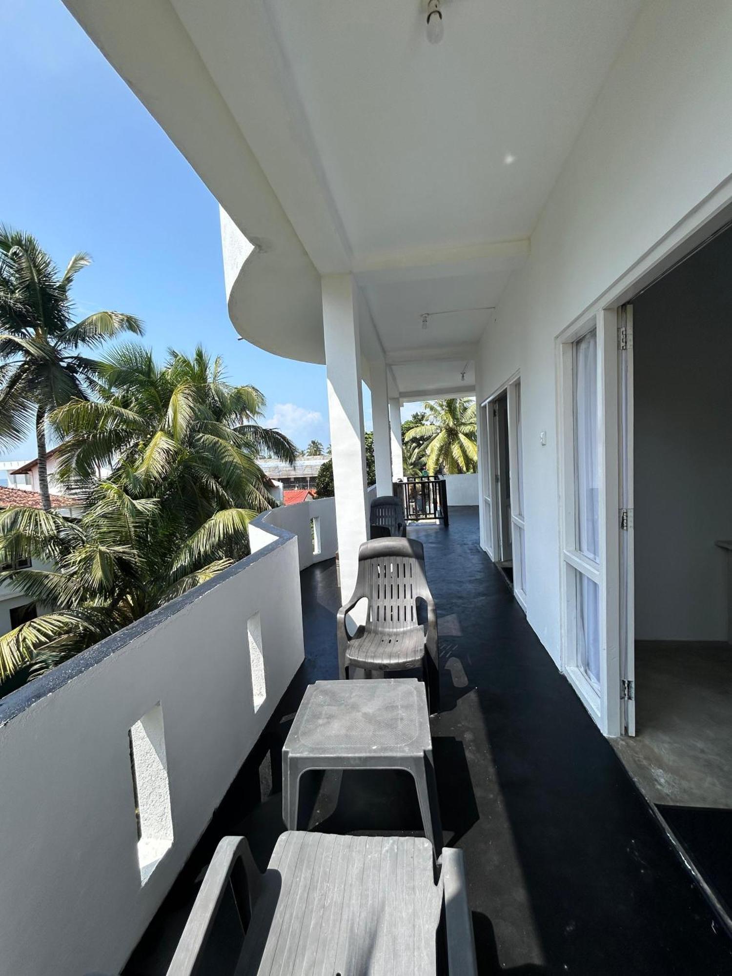 White House & Sea Food Restaurant Hostel Hikkaduwa Exterior foto