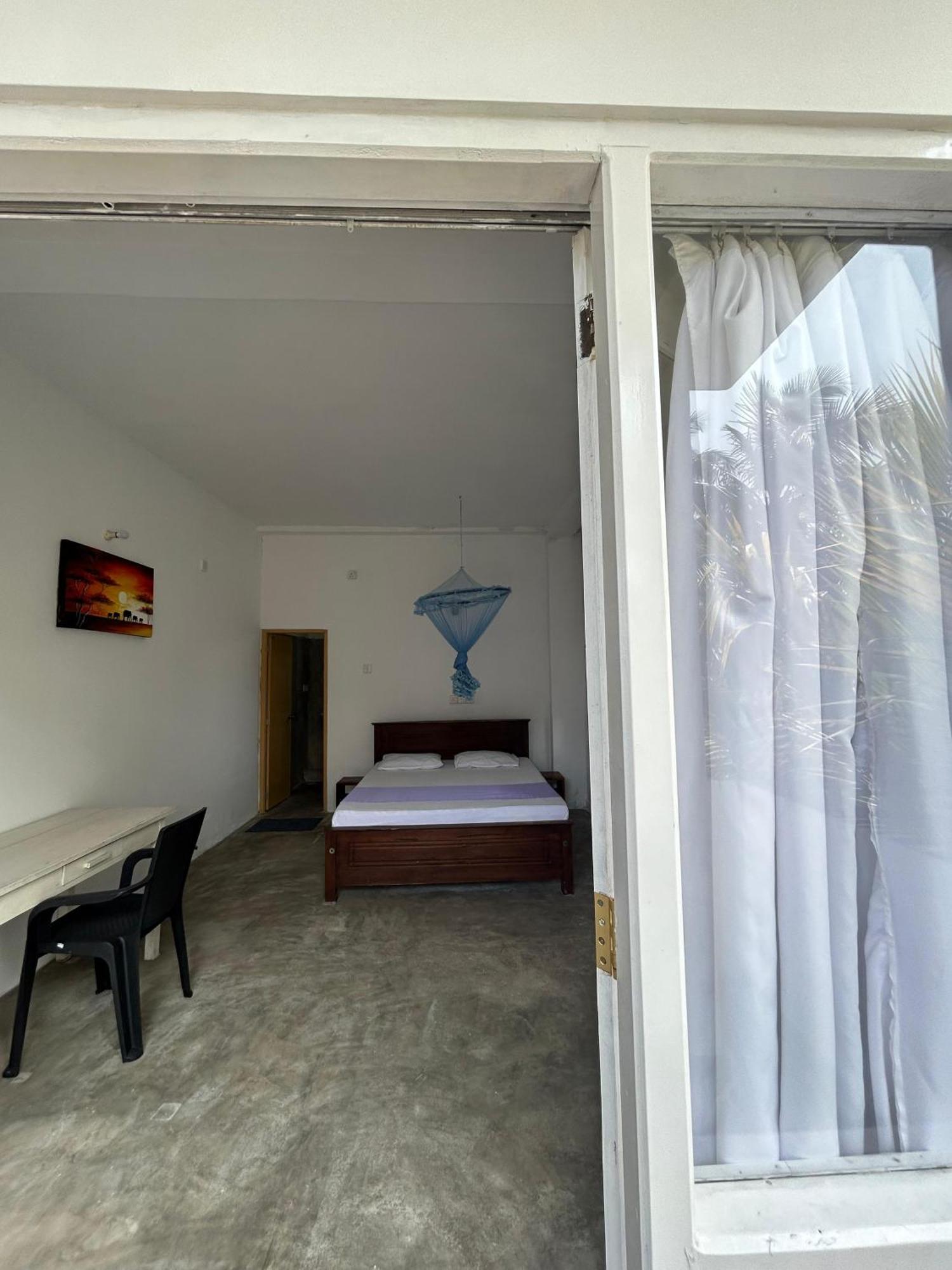 White House & Sea Food Restaurant Hostel Hikkaduwa Exterior foto